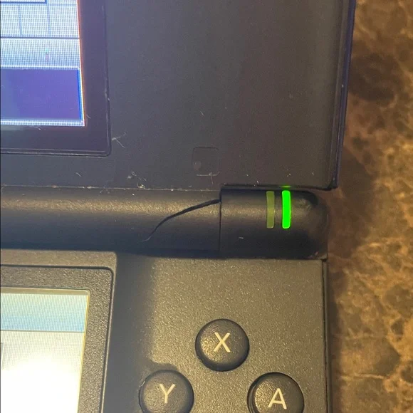 Nintendo DS Dual-Screen Console in Black - Picture 2 of 8